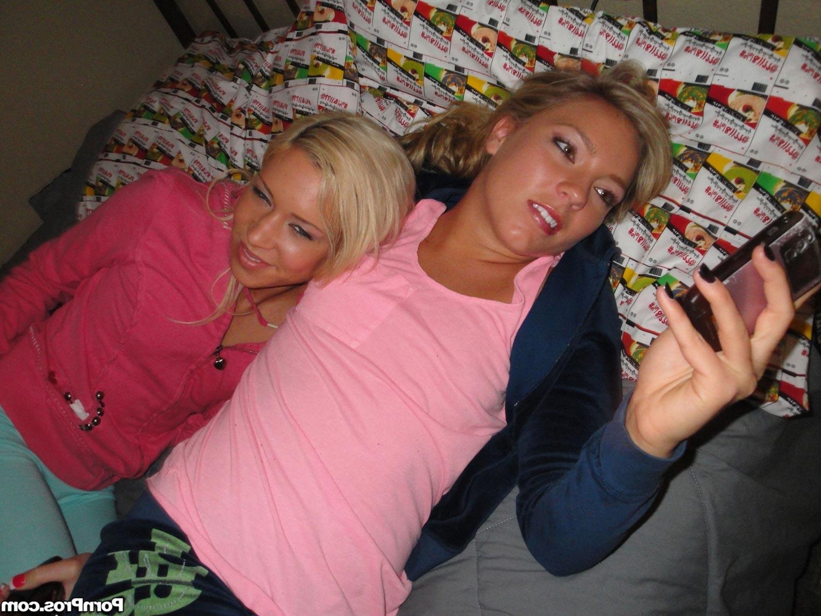 20P Teen girlfriends fuck one guy
