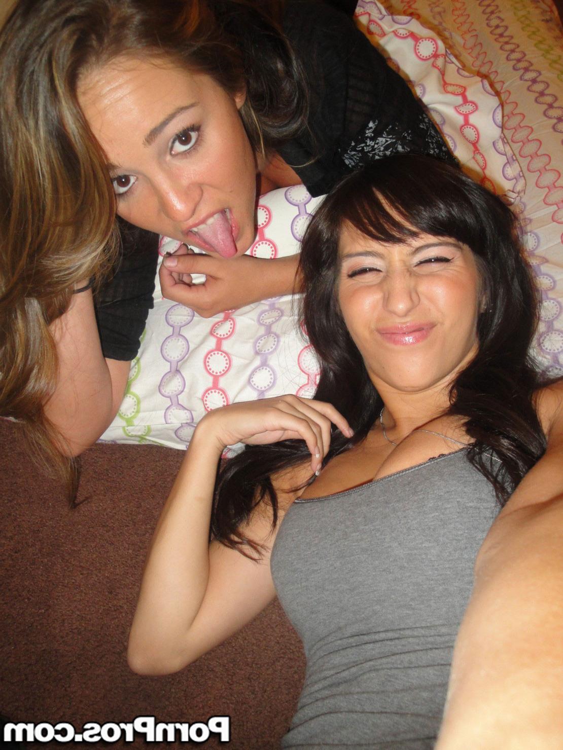20P Teen girlfriends fuck one guy