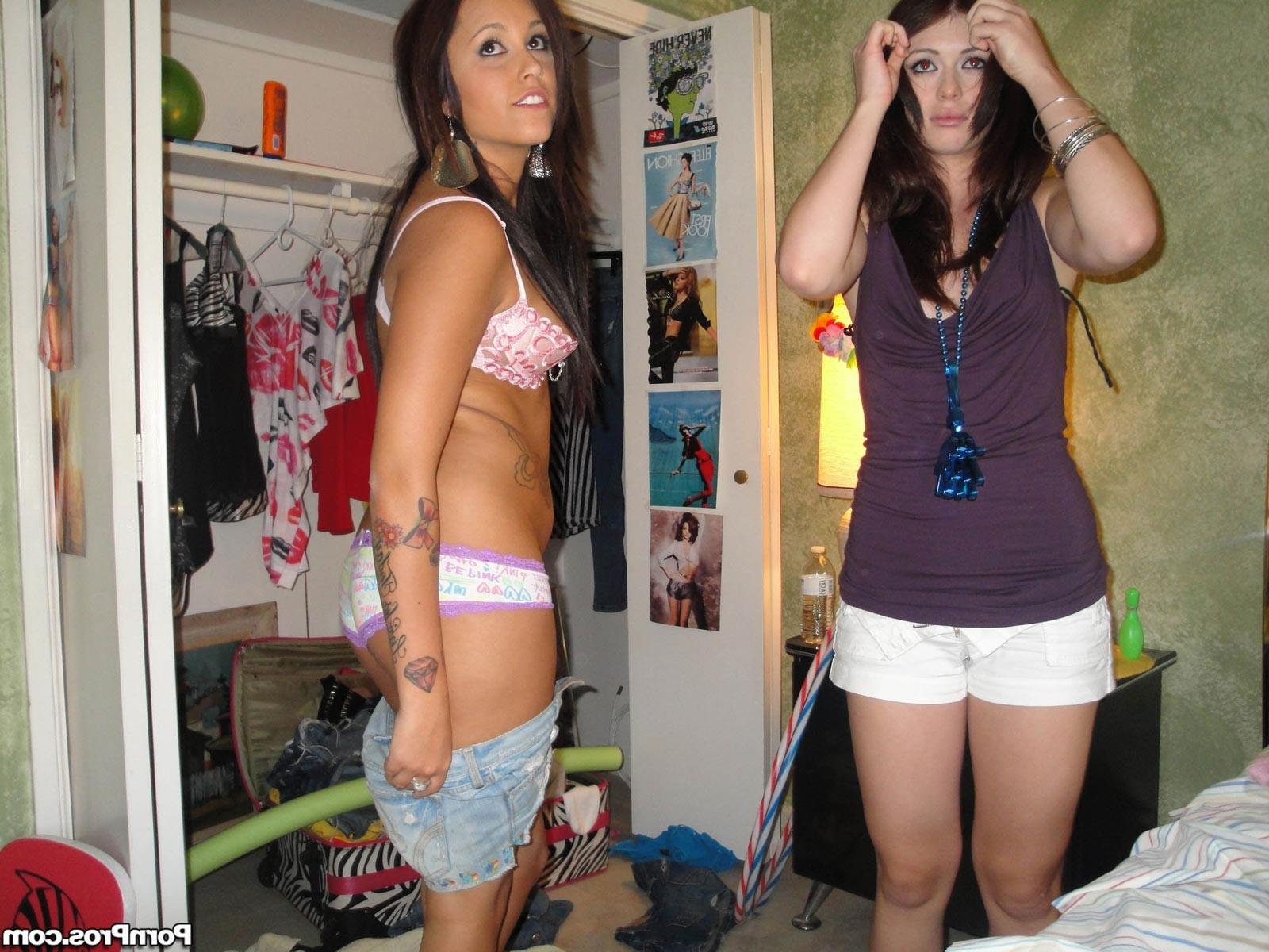 20P Teen girlfriends fuck one guy