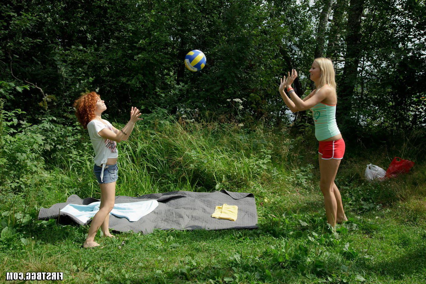 14P Beautiful teen sweeties fuck lucky guy outdoor