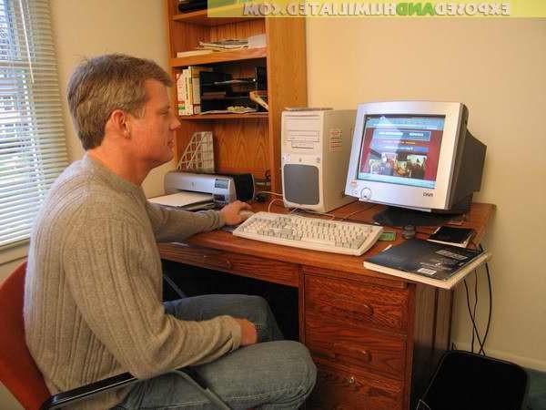 14P Ladys waching a guy jerk off at home