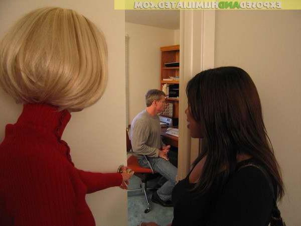 14P Ladys waching a guy jerk off at home