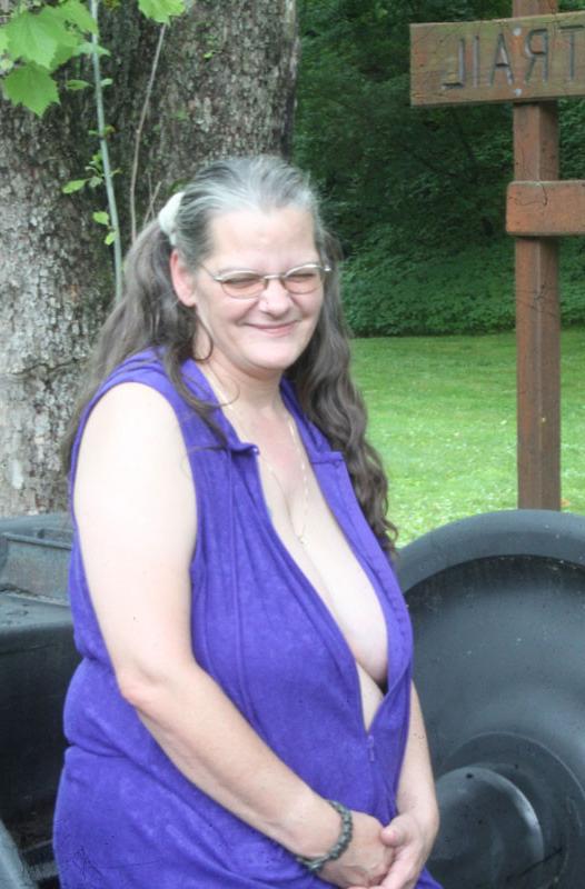 15P sexy mature pussy toying pictures