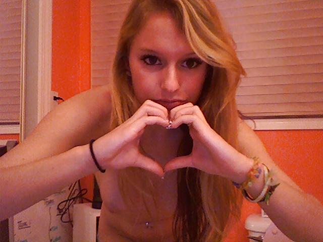 8P Cutie taking pics on her webcam