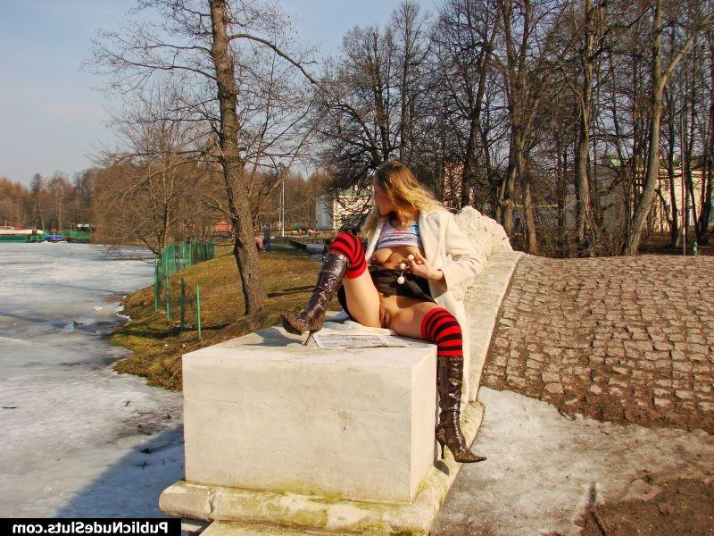 14P Horny bunny tickles her clitty and plays with vaginal beads in public
