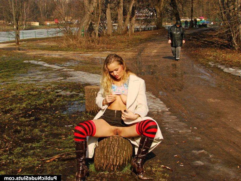 14P Horny bunny tickles her clitty and plays with vaginal beads in public