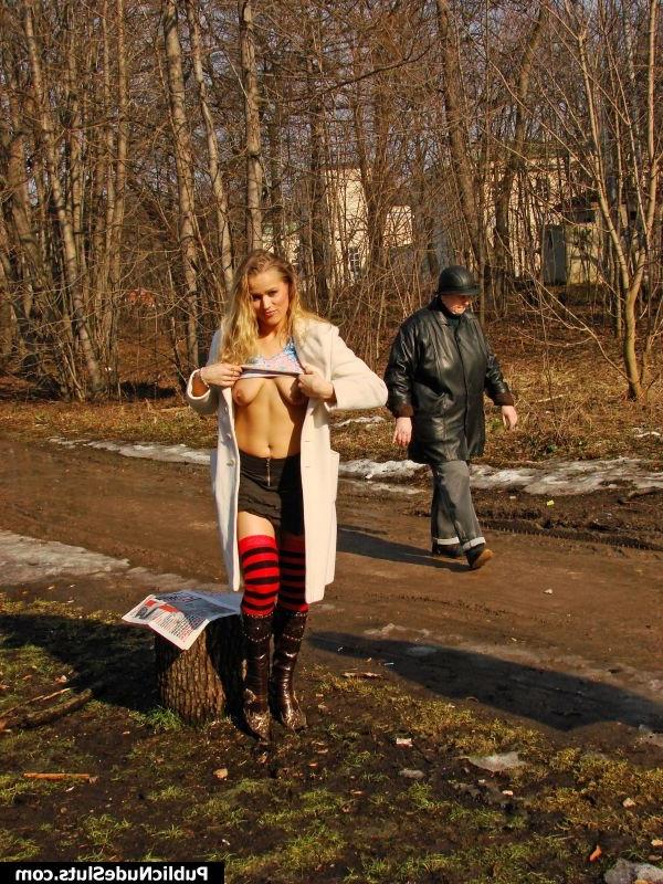 14P Horny bunny tickles her clitty and plays with vaginal beads in public