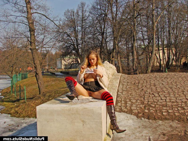 14P Horny bunny tickles her clitty and plays with vaginal beads in public