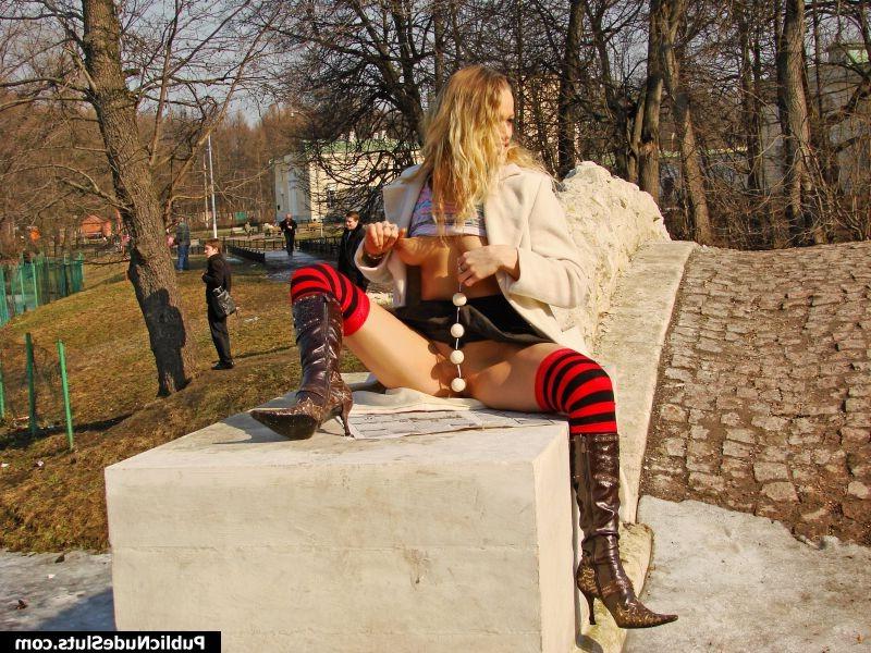 14P Horny bunny tickles her clitty and plays with vaginal beads in public