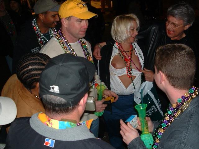 16P Drunk college girls flashing at outdoor mardi gras party