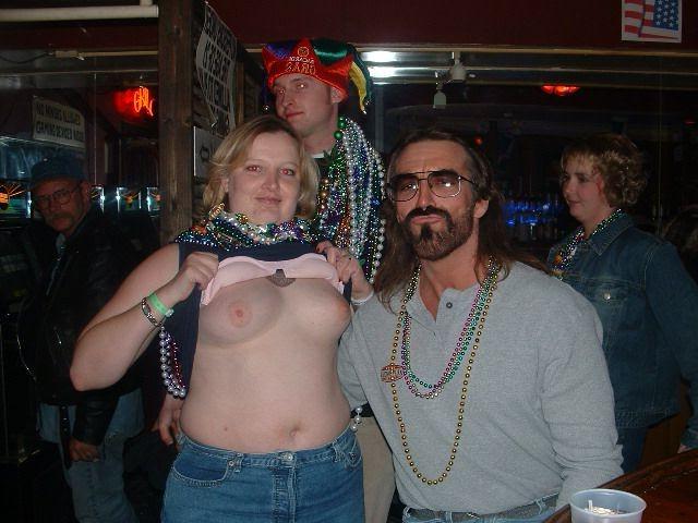 15P Wild drunks girls flashing tits for beads at madi gras