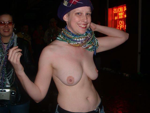 15P Wild drunks girls flashing tits for beads at madi gras