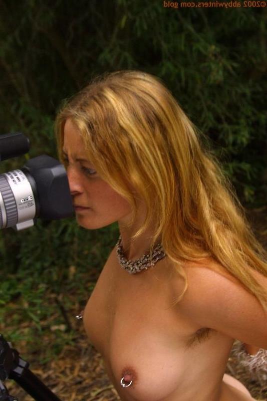 15P Blonde Josie shows off her flexibility outdoor