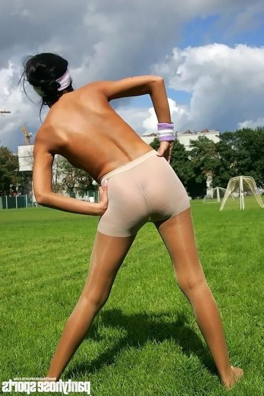 15P Bare-breasted gymnast enjoys outdoor sports