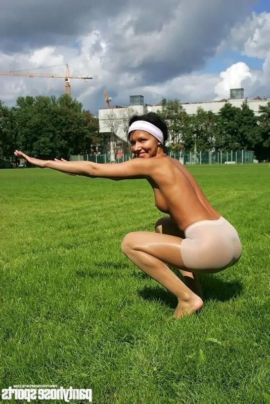 15P Bare-breasted gymnast enjoys outdoor sports
