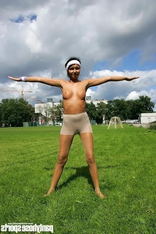 15P Bare-breasted gymnast enjoys outdoor sports