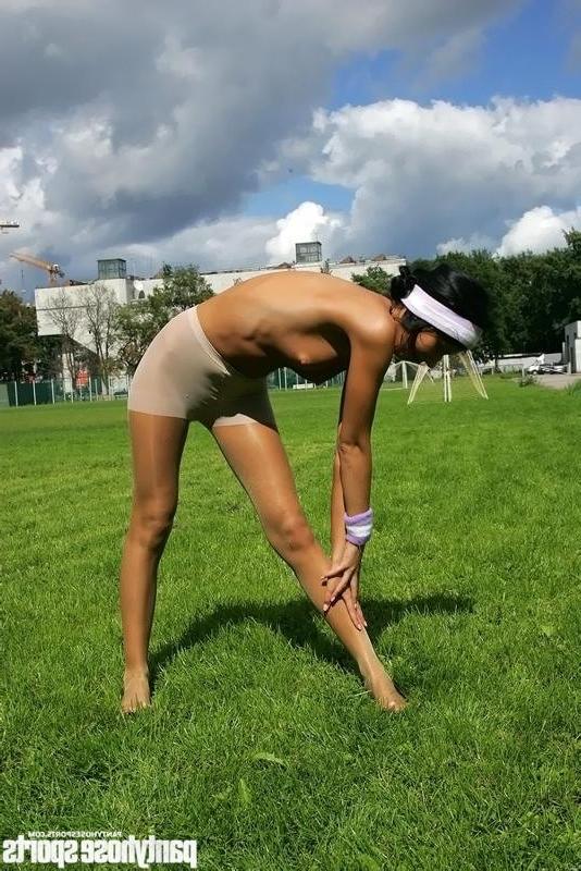 15P Bare-breasted gymnast enjoys outdoor sports