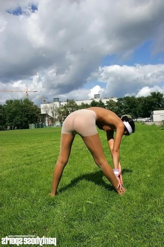 15P Bare-breasted gymnast enjoys outdoor sports