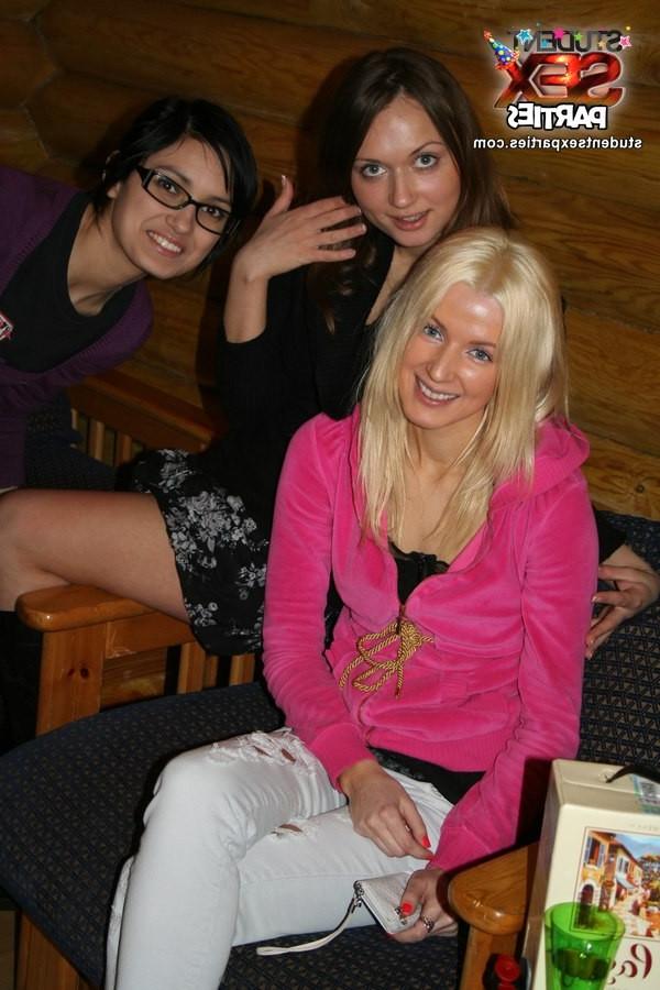 8P Hard fuck in the cottage with sexy brunette