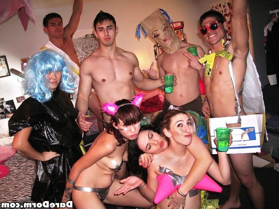 15P Homemade pix featuring a group of horny college students fucking