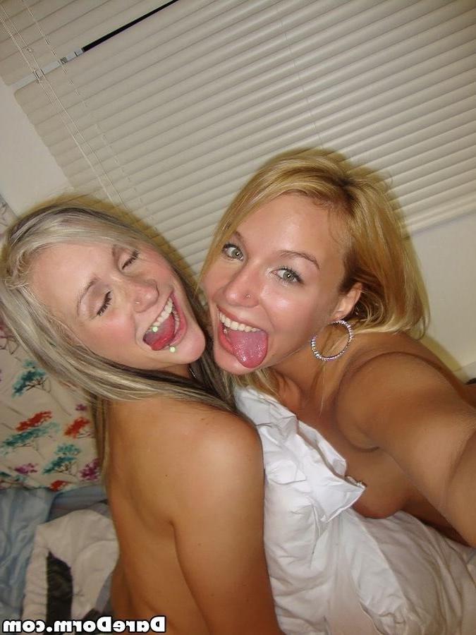 15P Real amateur college students screwing in dorms in homemade pix