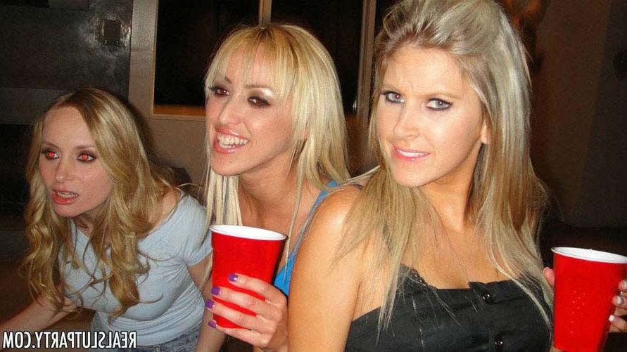 17P Drunk blonde girls fucking everyone at hardcore orgy party