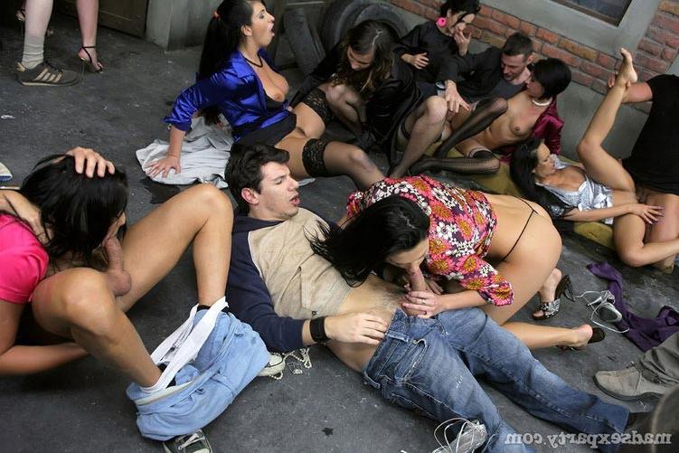 16P Sluts fucking your pussies in sex party