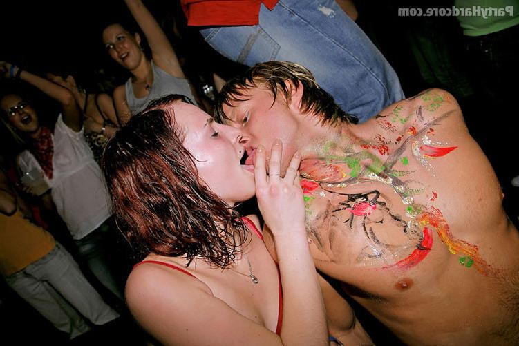 16P Horny drunk blonde babes gangbang party