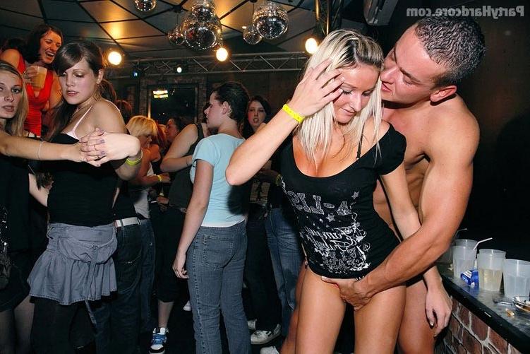 16P Hot drunk nasty girls gangbang sex party