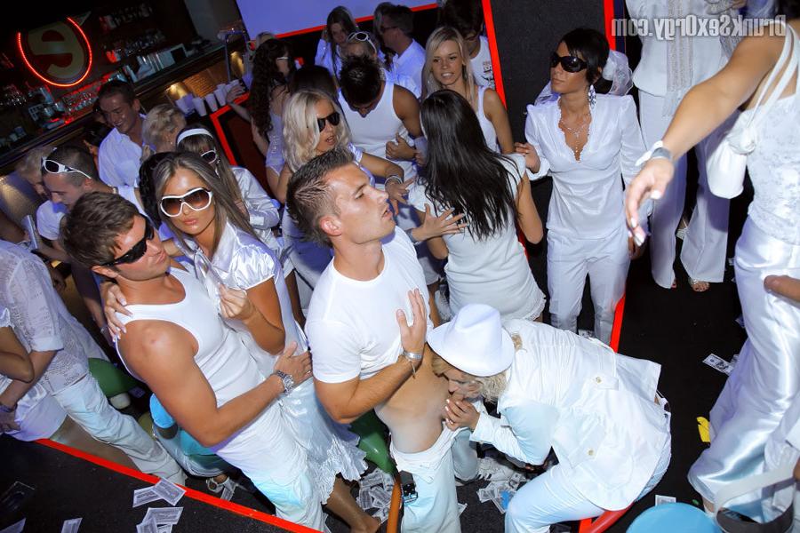 16P European pornstars throw a crazy blowjob party
