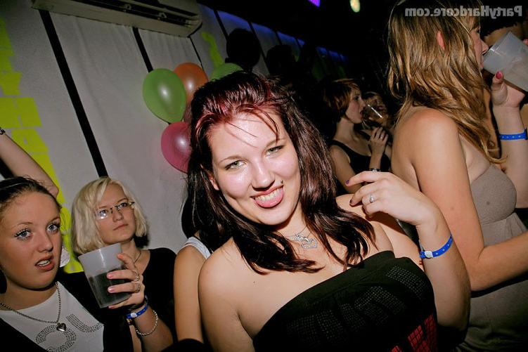 16P Horny drunk hot babes hardcore sex party