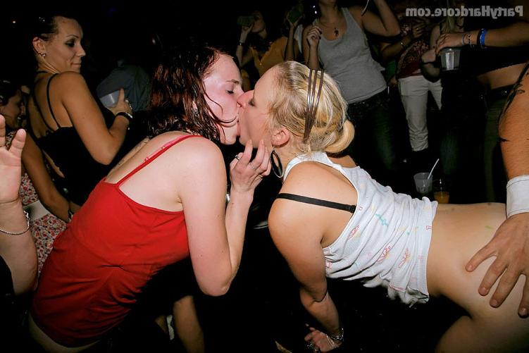 16P Horny drunk hot babes hardcore sex party