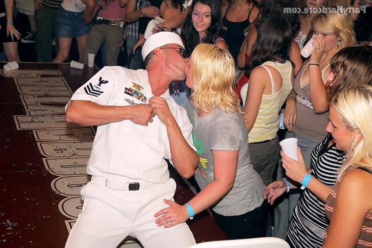 16P Horny drunk babes hot blowjobs at party