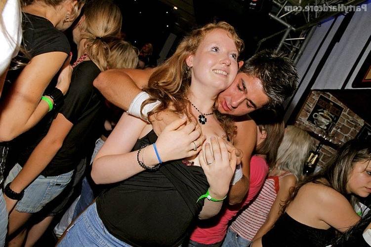 16P Horny girls sucking cocks at group party