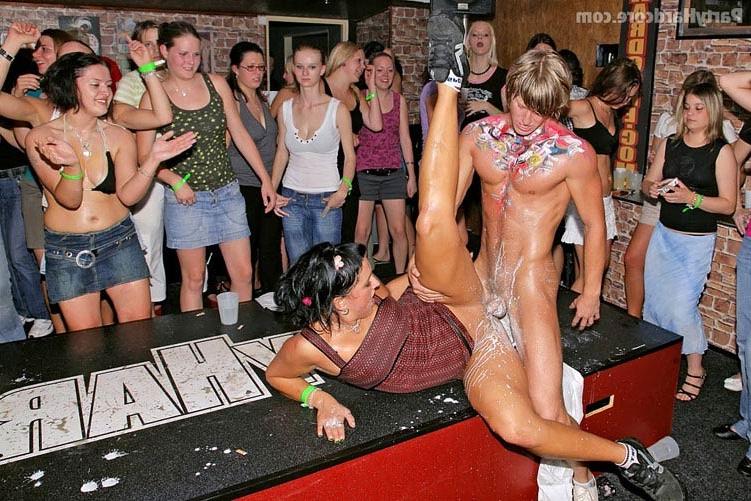 16P Horny nasty sluts fuck at groupsex party