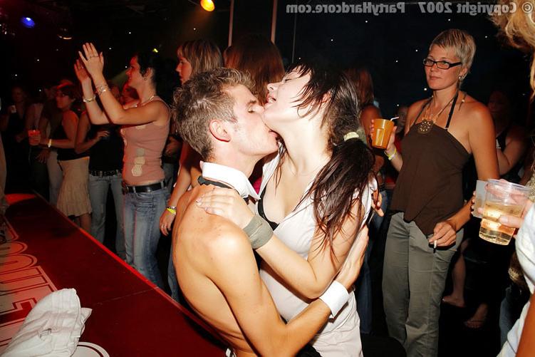 16P Horny drunk babes suck and fuck at party