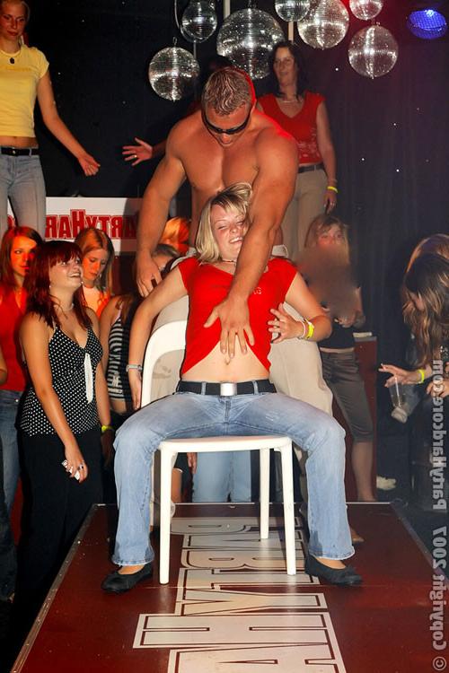 16P Horny drunk babes suck and fuck at party