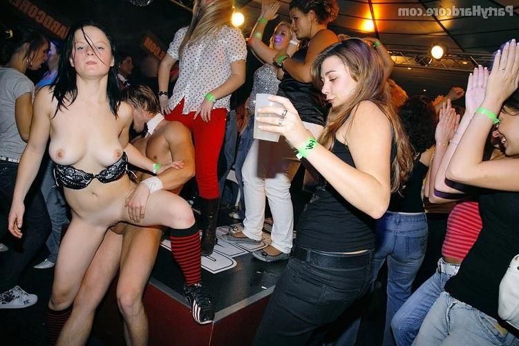 16P Horny hot drunk girls blowjobs at party