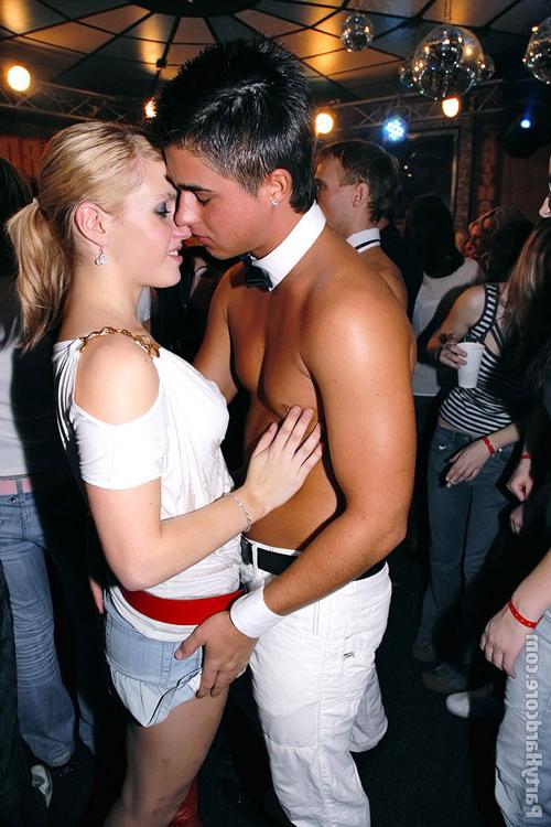 16P Horny drunk nasty sluts fucking at party