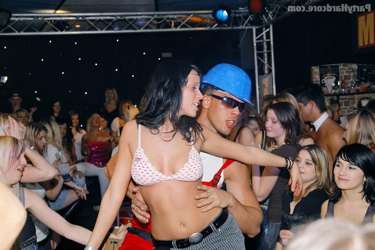 16P Horny hot  drunk girls  fucking at party