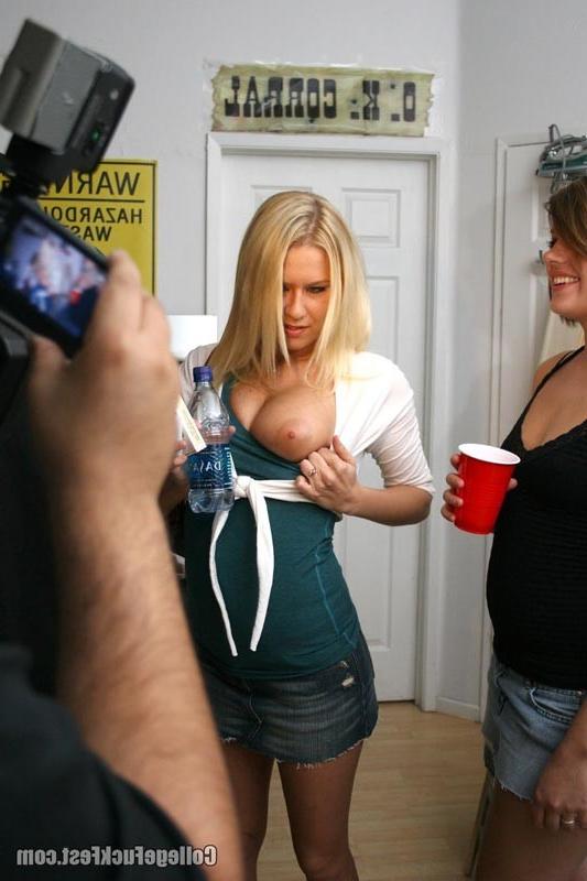16P Drunk horny teen fucking at hardcore college party