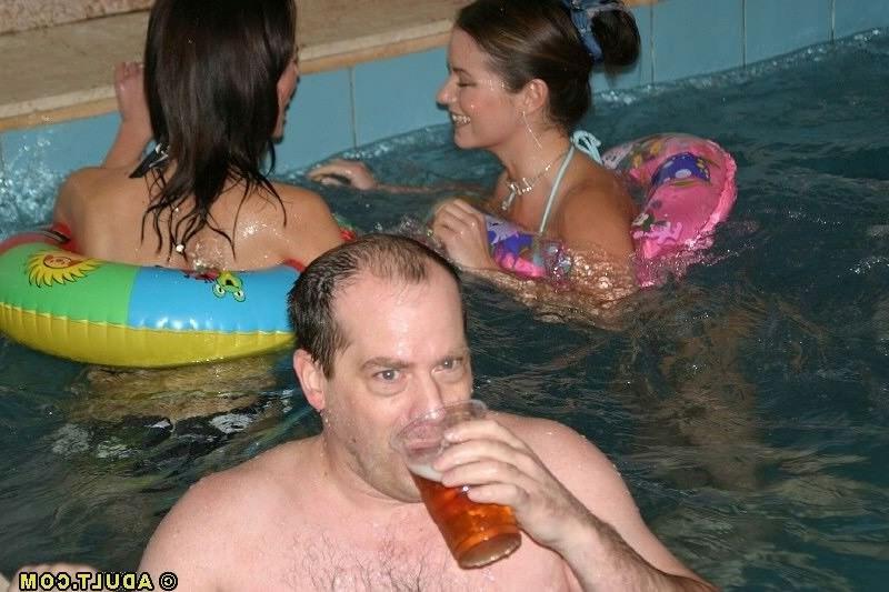 16P Party sluts making crazy groupsex orgy near swimming pool