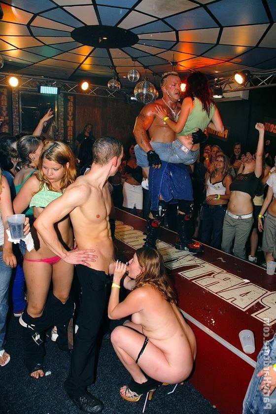 19P Ordinary but horny babes suck and fuck at male strip night