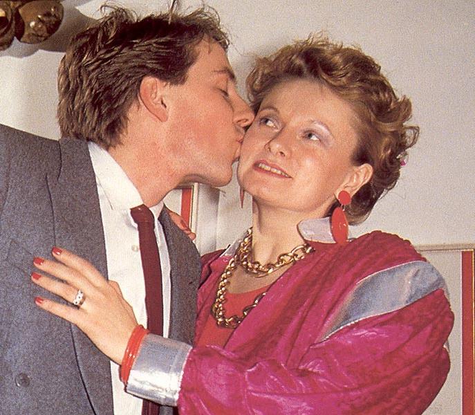 16P Retro lady with massive tits double fucked