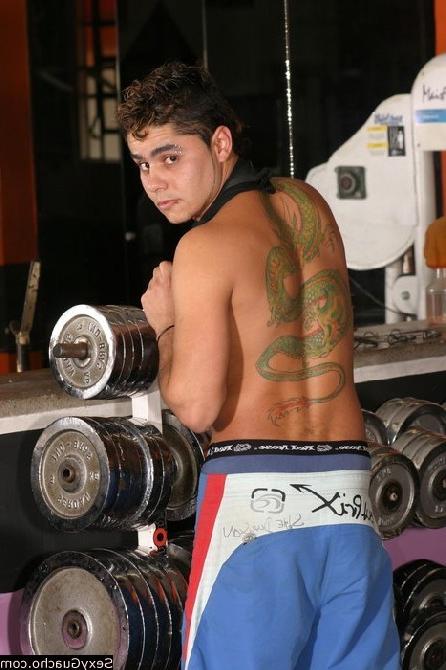 12P Gay guy working out lifting weights in the gym looking for other men