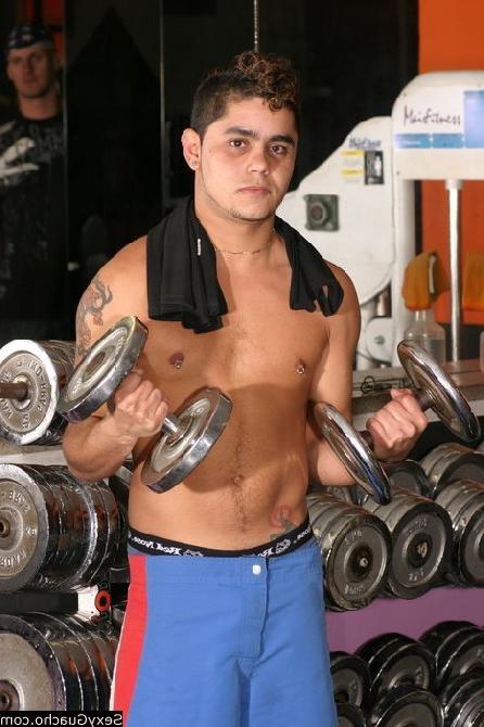 12P Gay guy working out lifting weights in the gym looking for other men