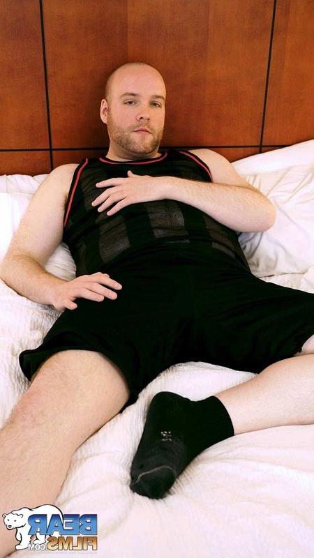 12P Big Bear Jerking Off