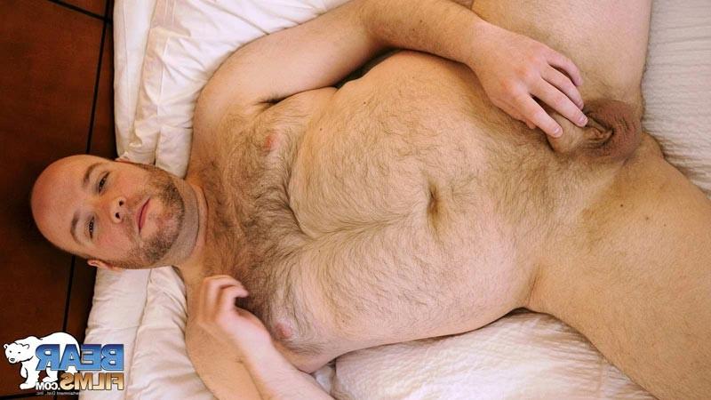 12P Big Bear Jerking Off