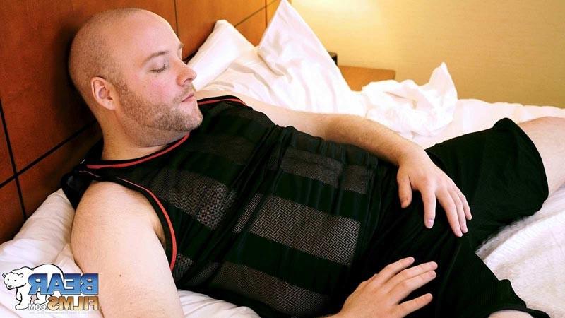 12P Big Bear Jerking Off