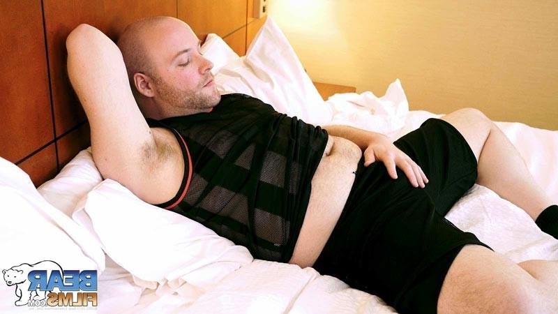 12P Big Bear Jerking Off